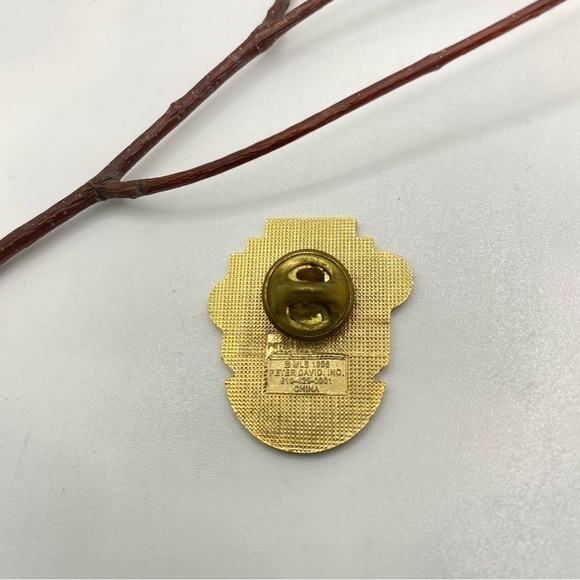 New York Yankees 23rd World Series Win 1996 Commemorative Collectable Pin - Picture 3 of 4